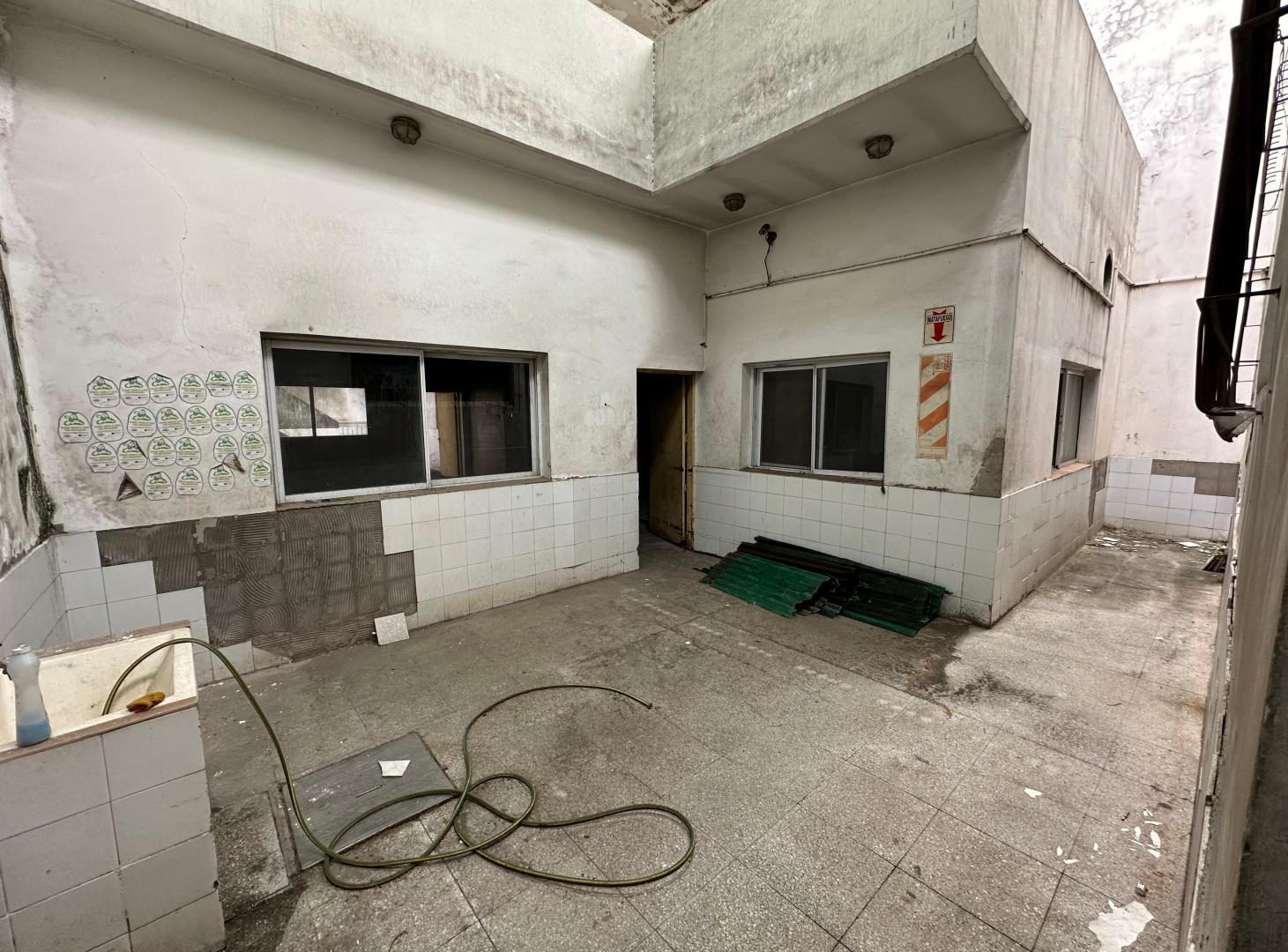 Foto de Venta de Depósito / Local Comercial con vivienda sobre lote propio de, imagen 4