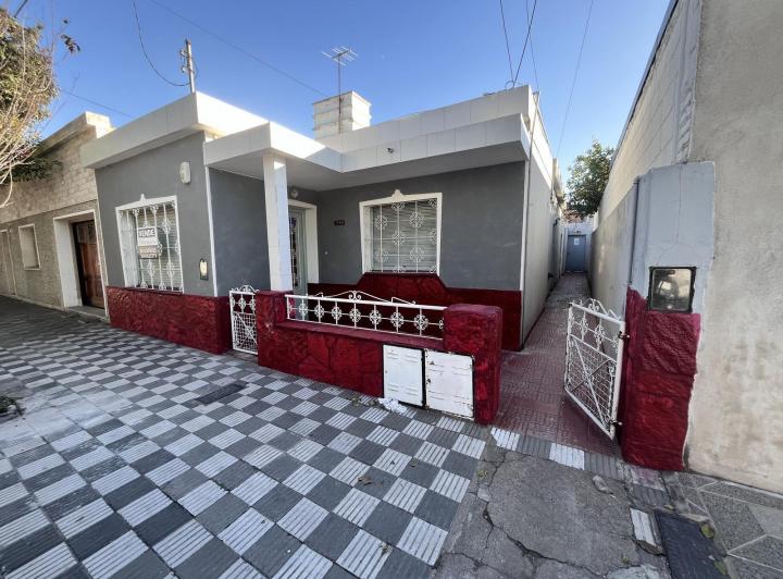 ALQUILA CASA 2 DORMITORIOS B° YOFRE NORTE CON PATIO 1