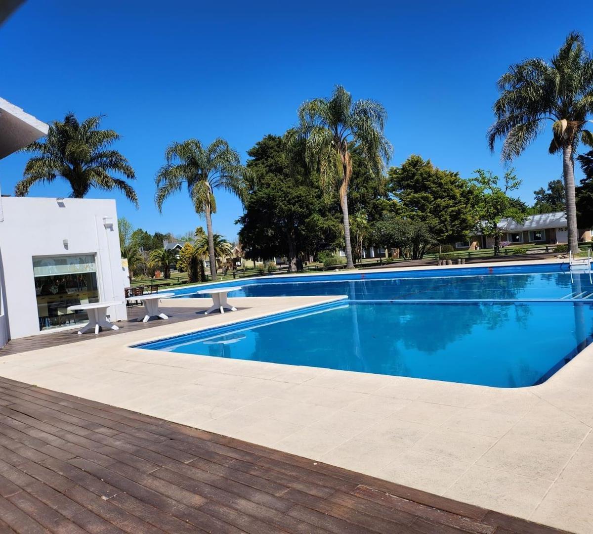 Chalet Sobre Golf con Muebles Escucho Oferta 2