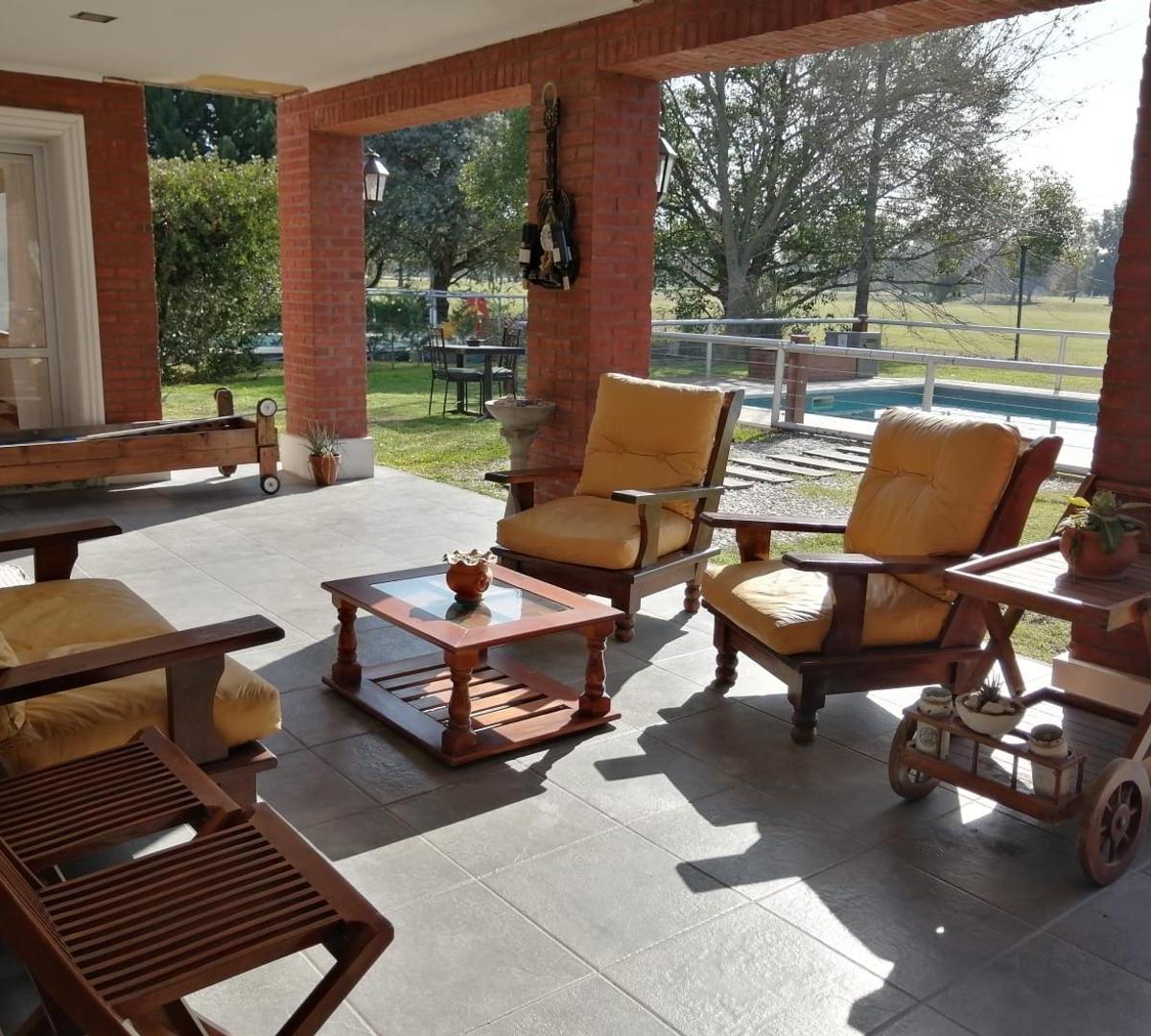 Chalet Sobre Golf con Muebles Escucho Oferta 5