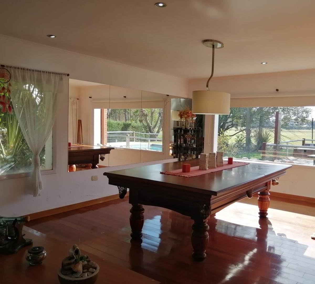 Chalet Sobre Golf con Muebles Escucho Oferta 3