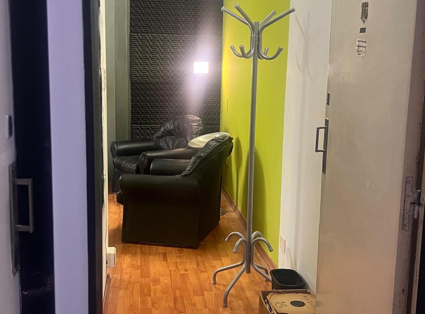 Foto de Oficina en 1º piso al lado de Complejo La Plaza, imagen 4
