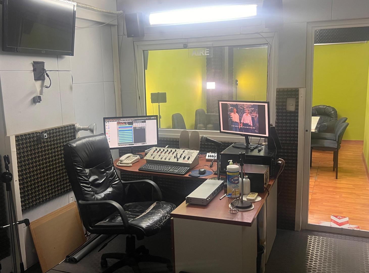 Foto de Oficina en 1º piso al lado de Complejo La Plaza, imagen 3