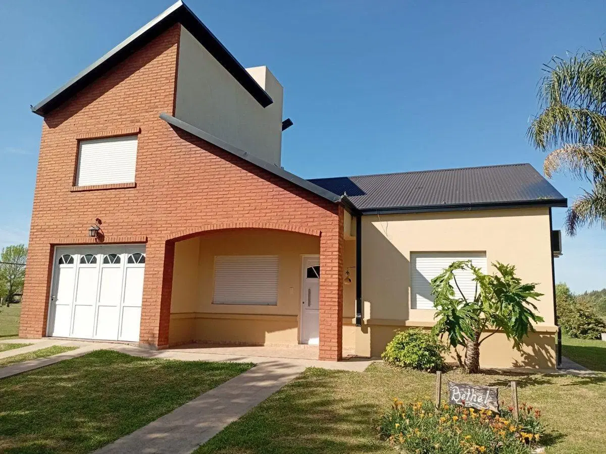 Gran casa en Campo de Golf, B° Privado Villa Elisa 2
