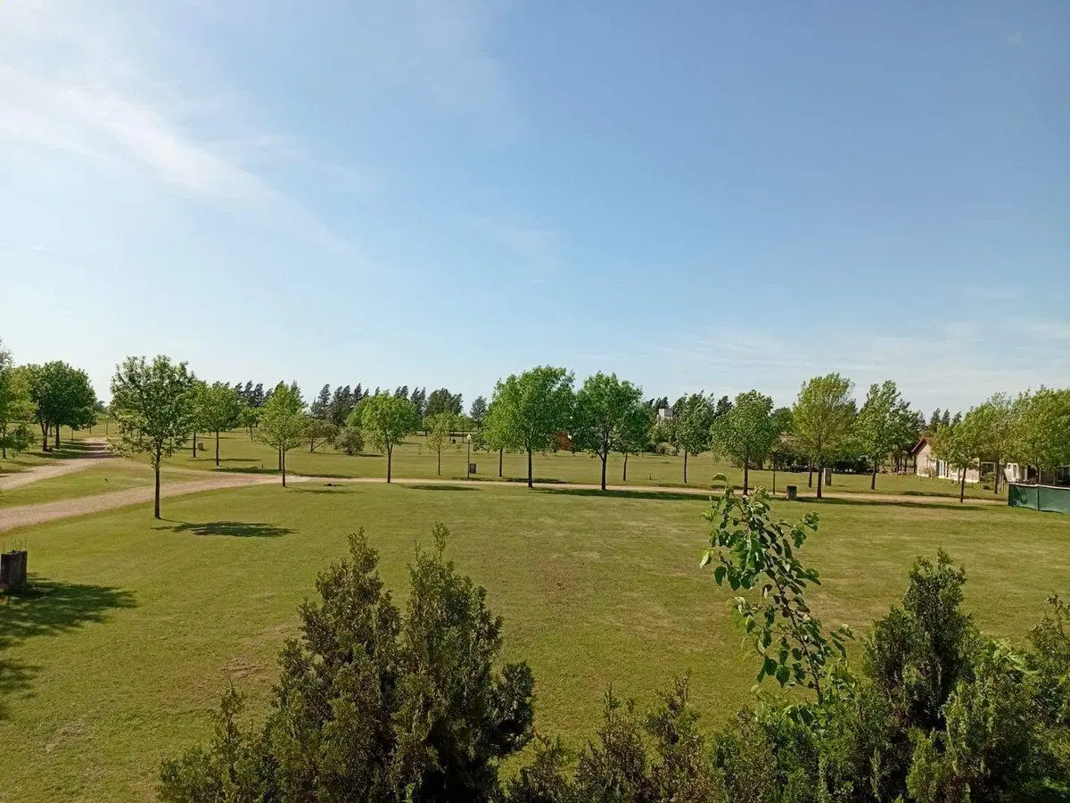 Gran casa en Campo de Golf, B° Privado Villa Elisa 4