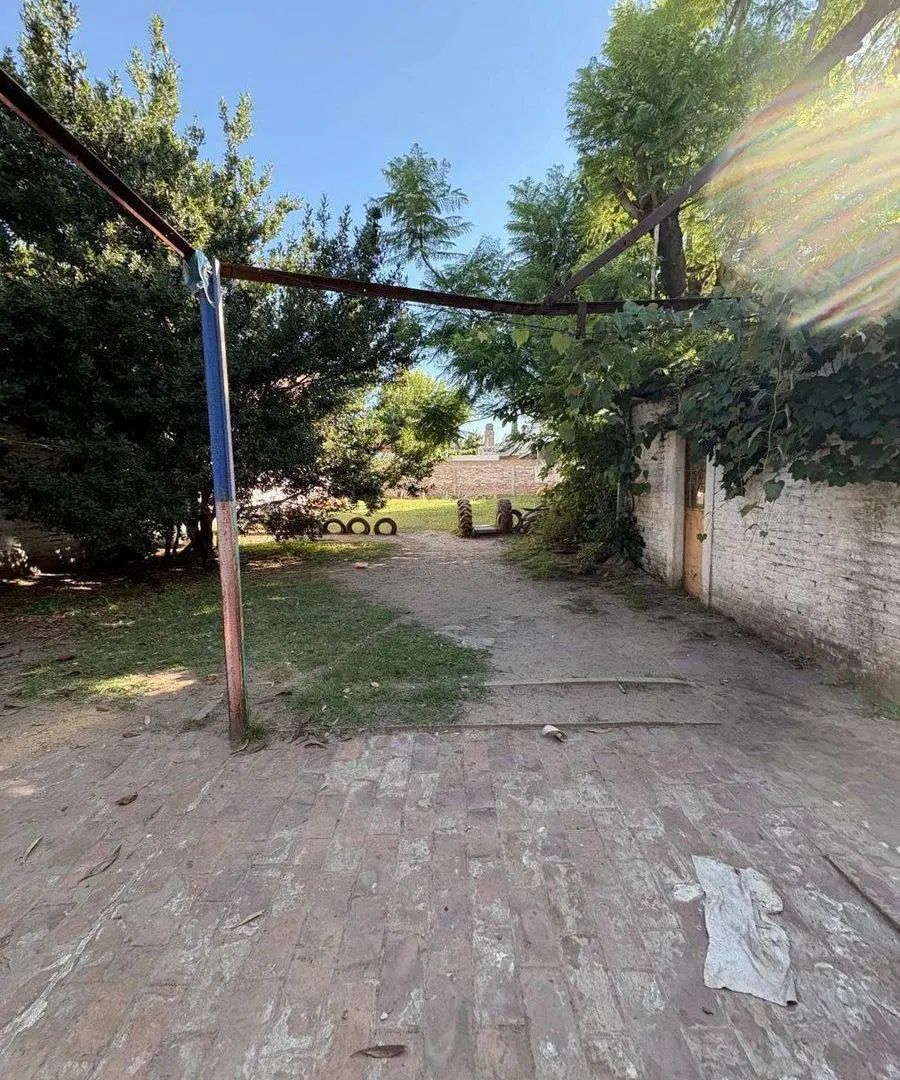 Casa o gran terreno comercial Almafuerte y Artigas 3