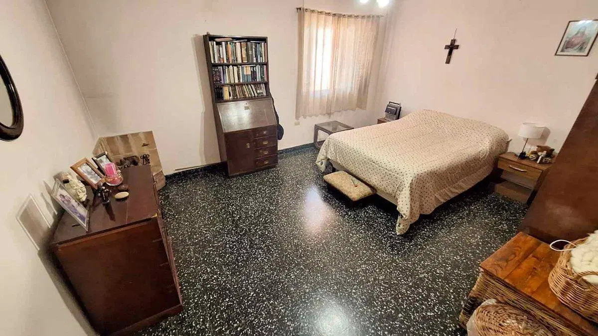 Venta: espacioso, con patio y cochera propia 5