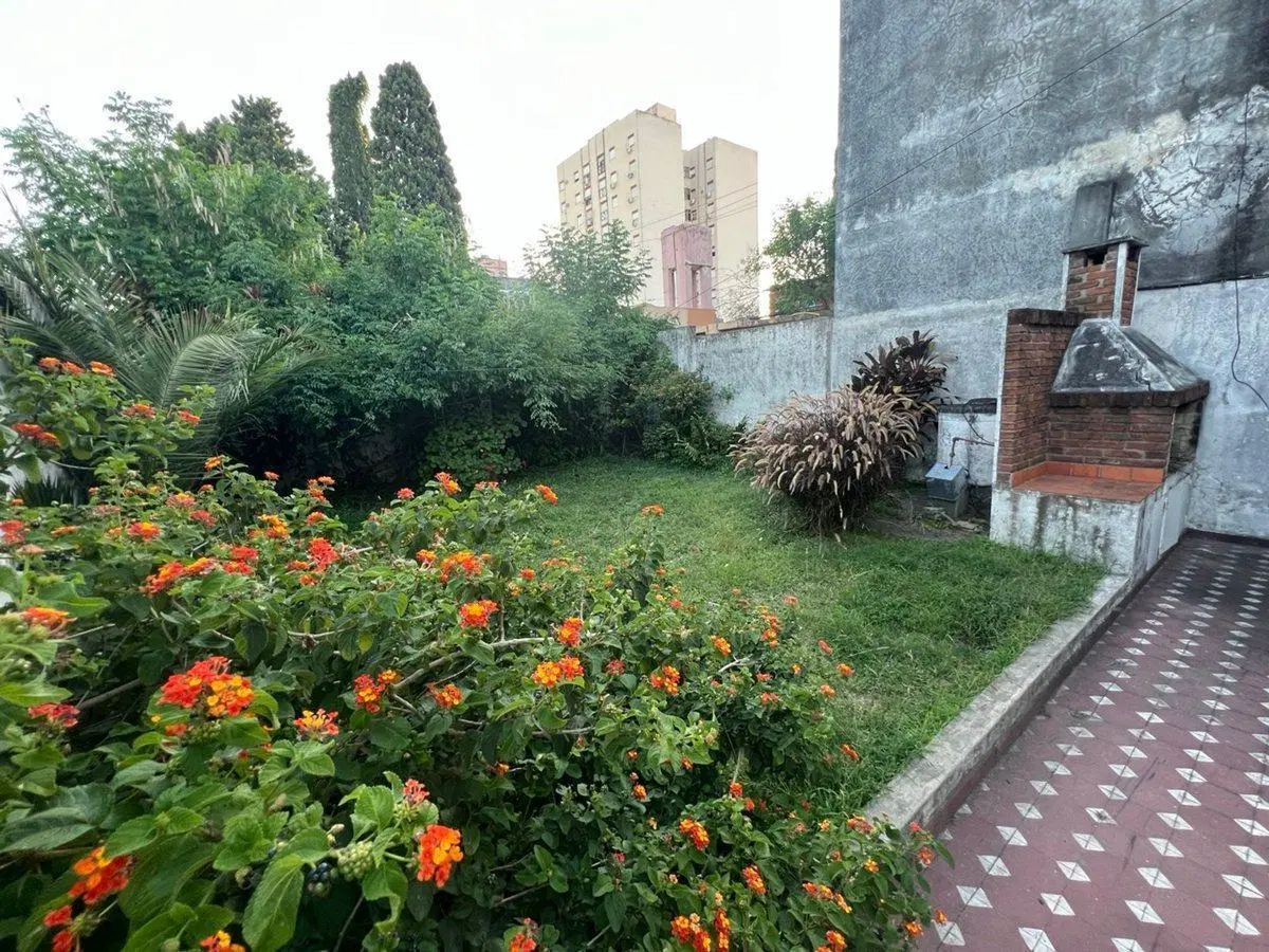 CASA 3 DORMITORIOS + LOCAL COMERCIAL 4