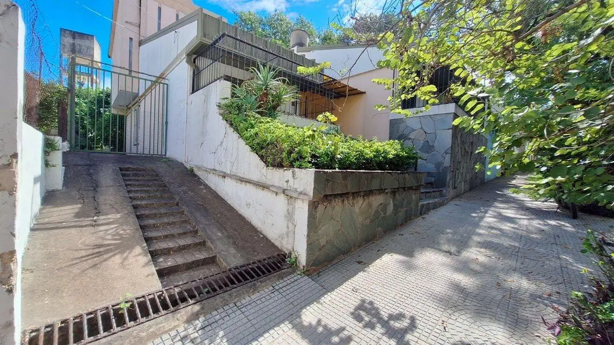 Casa con estilo único en calle Concordia, Paraná 2