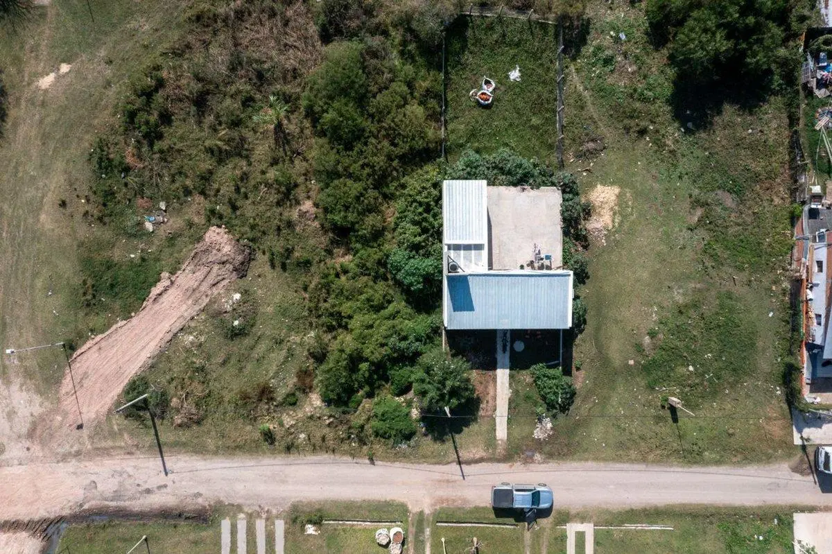 Terreno zona en desarrollo, Paraná. A desmalezar 5