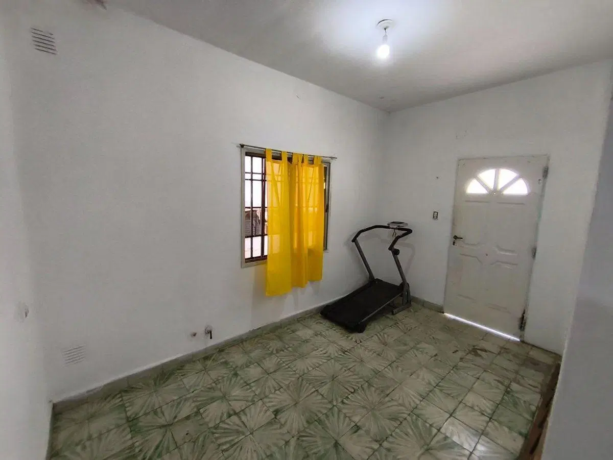Casa 4 dormitorios, quincho y garage para 4 autos 4