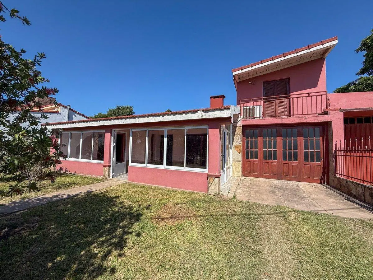 Casa 8 ambientes en venta zona Ruta 12 y Newbery. 4