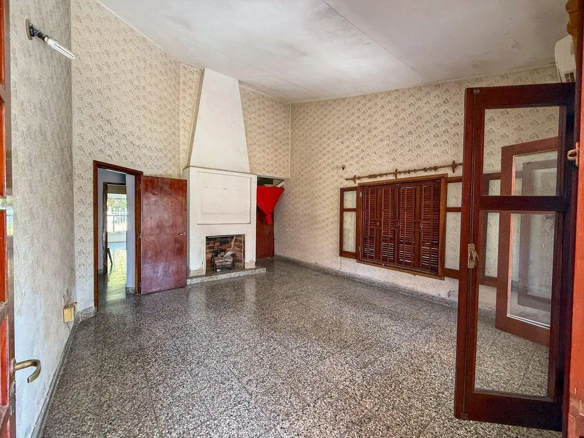 Casa 8 ambientes en venta zona Ruta 12 y Newbery. 2