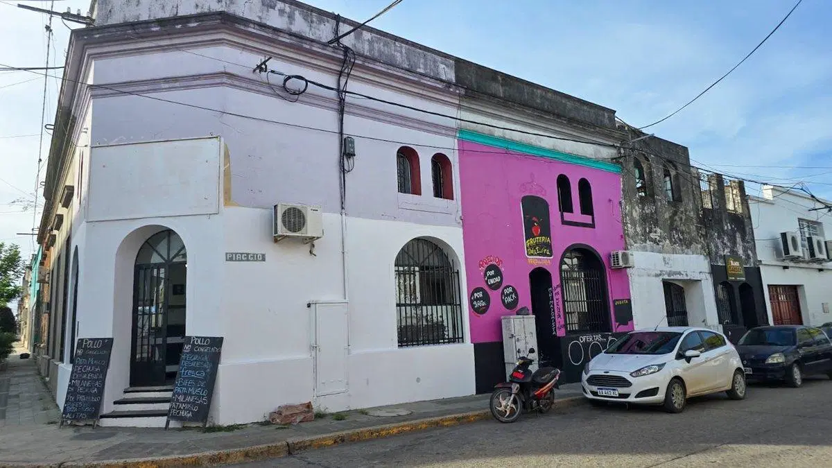Inversión con renta: 4 locales+1 depto en Victoria 2