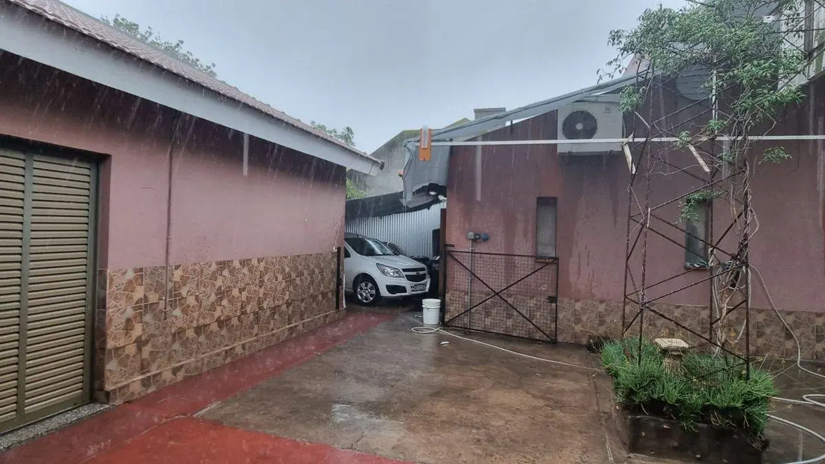 Casa 3 dormitorios y terreno, en centro de Crespo 3