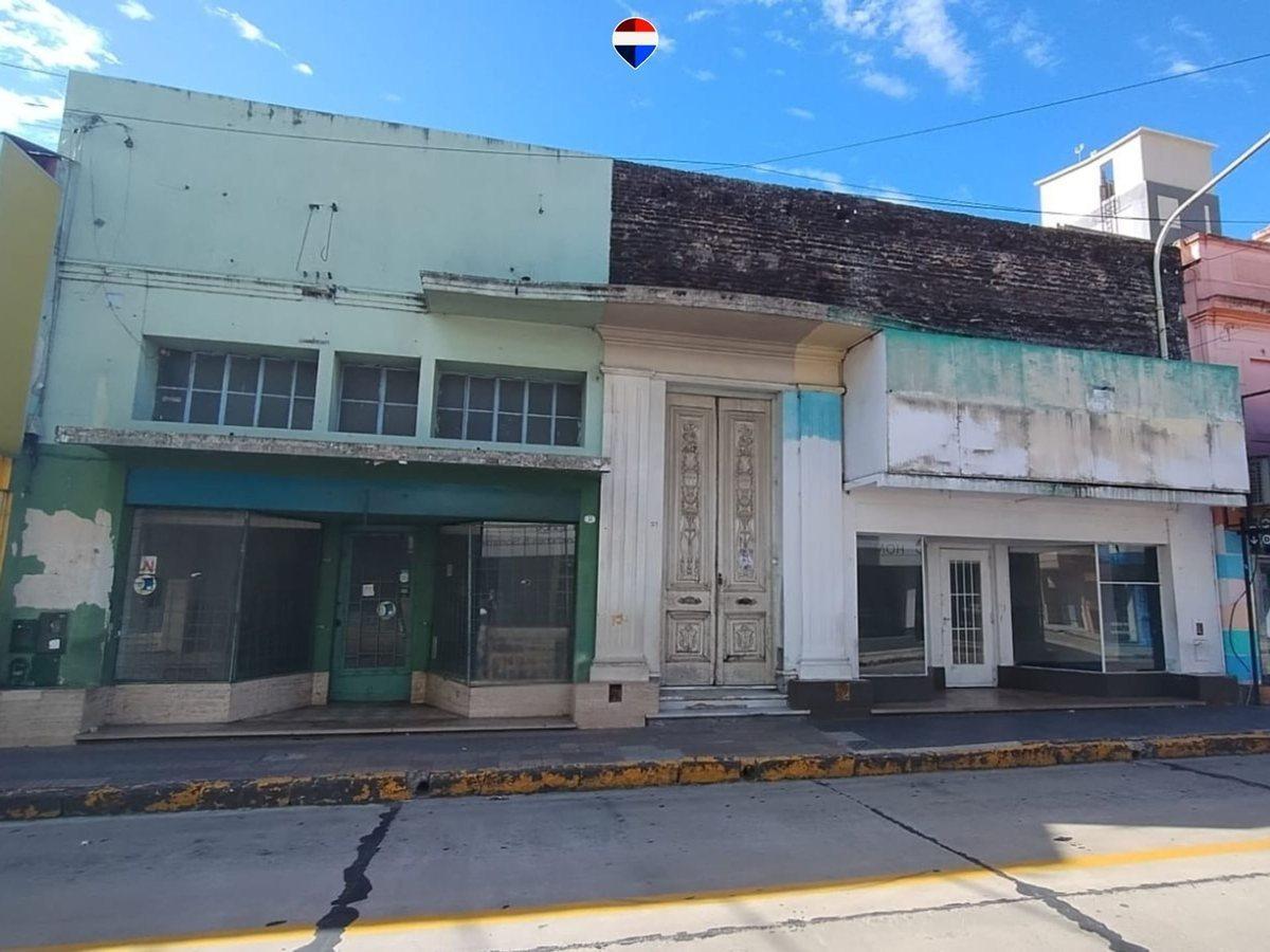 Gran propiedad comercial con 2 locales y mucho más