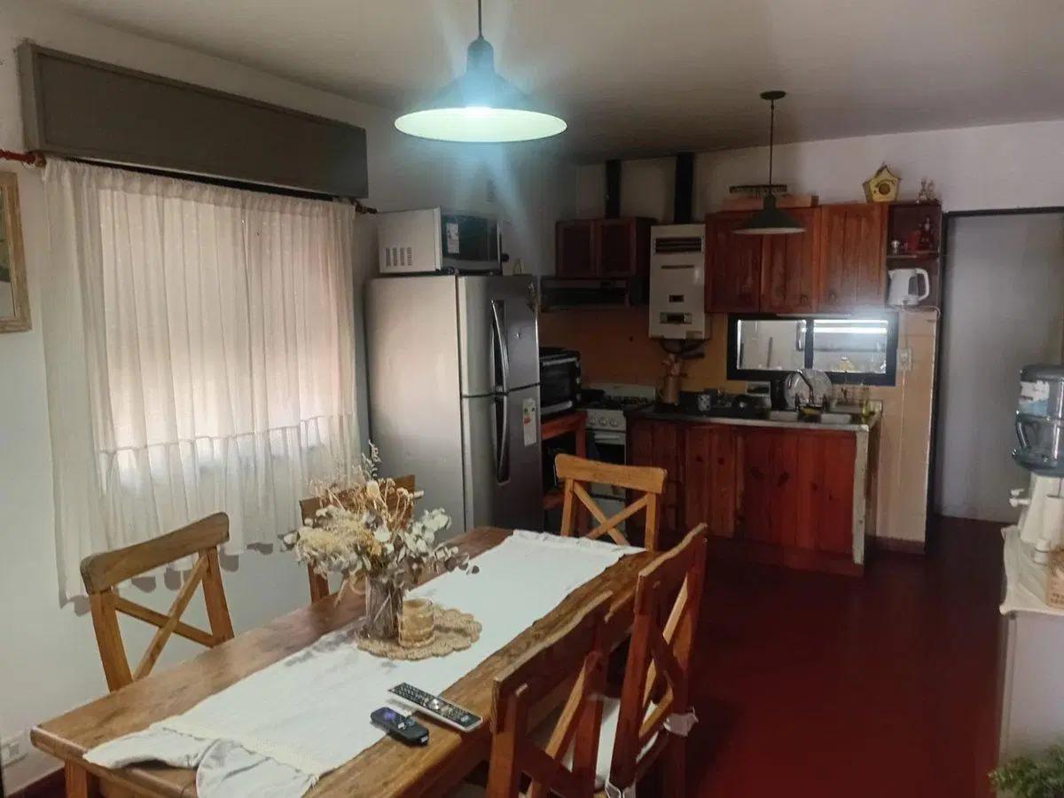 Casa 4 dormitorios en un lindo barrio de Concordia 2