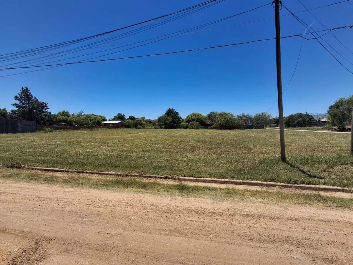 Gran terreno de 3700 m2 cerca ruta 12, San Benito 4