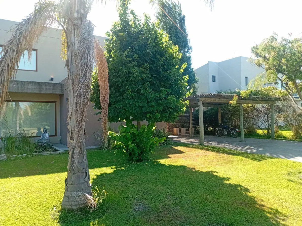 Casa imperdible en el Country Solar Victoria 4