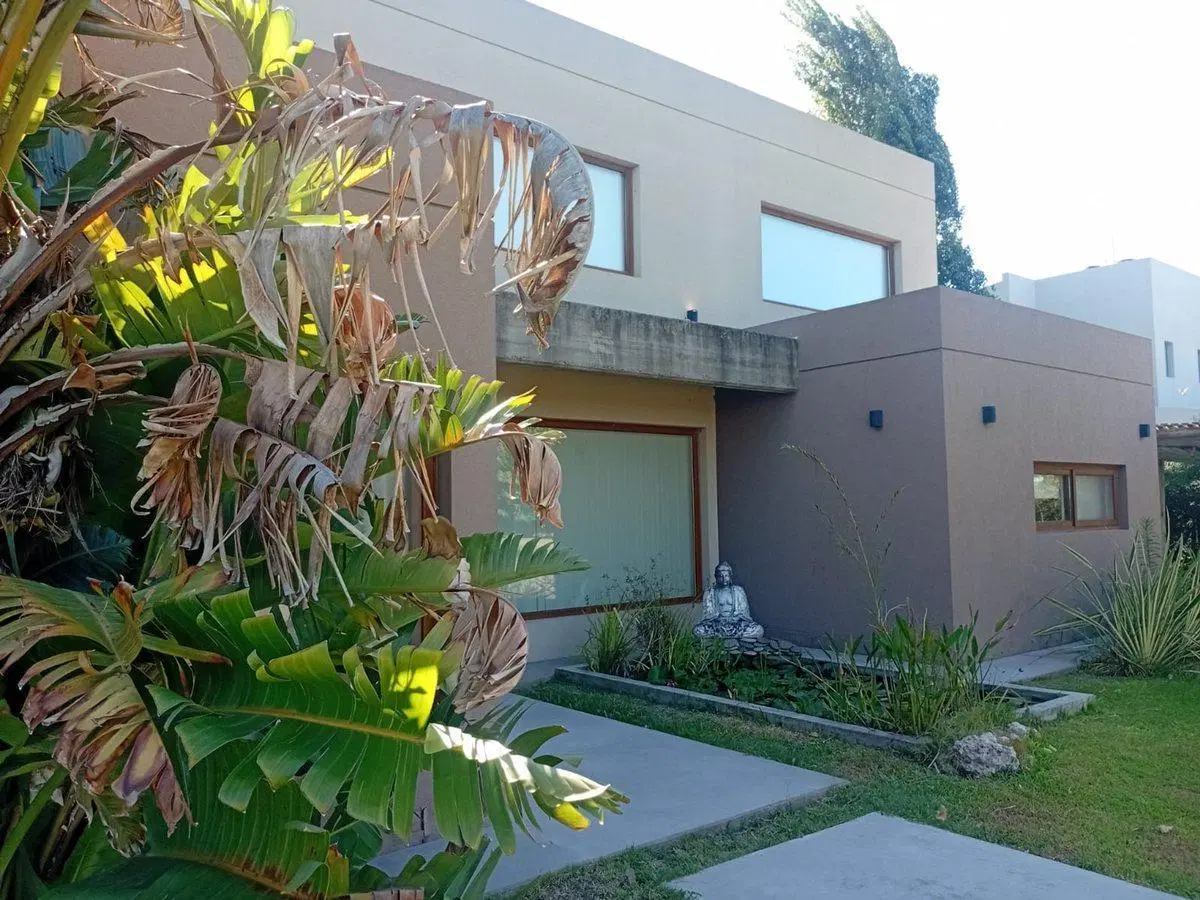 Casa imperdible en el Country Solar Victoria 2