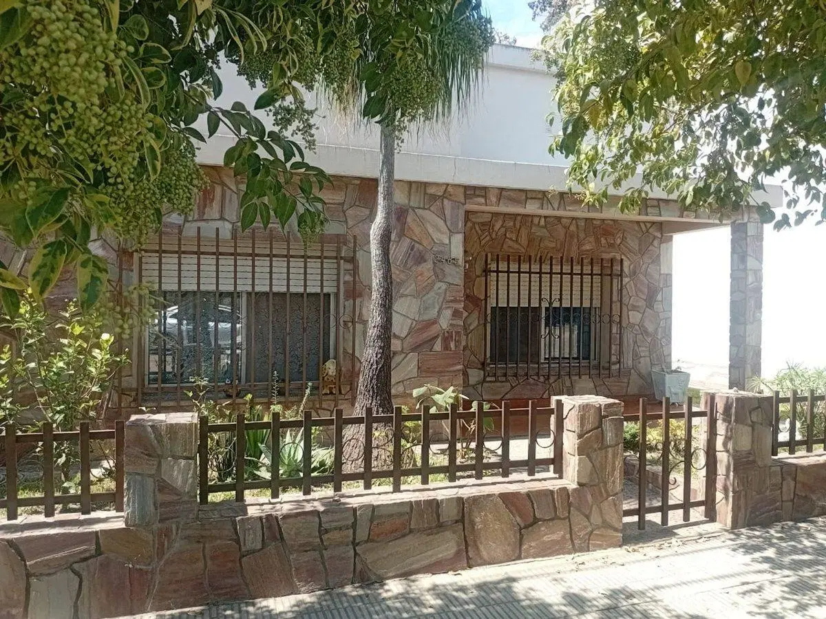 Casa 3 dormitorios, patio y cochera en Chajarí 5