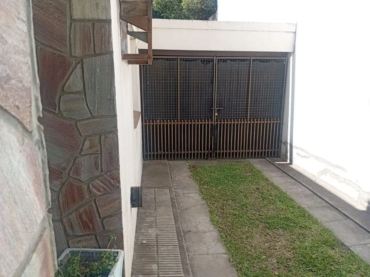 Casa 3 dormitorios, patio y cochera en Chajarí 4