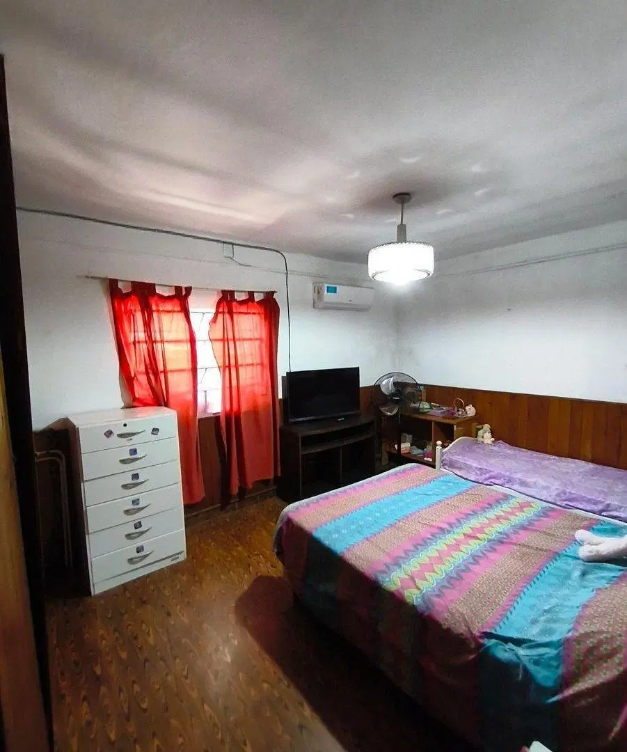 Excepcional casa en esquina y local comercial 5