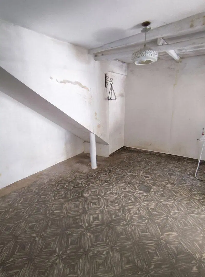Excepcional casa en esquina y local comercial 4