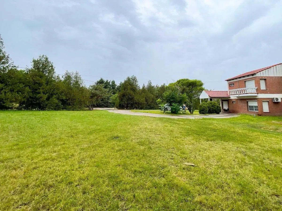 Casona con gran terreno en Libertador San Martin 2