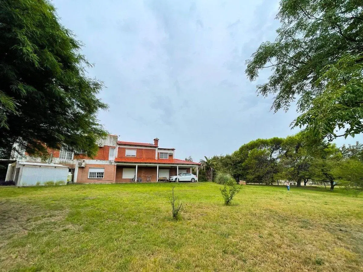 Casona con gran terreno en Libertador San Martin 5
