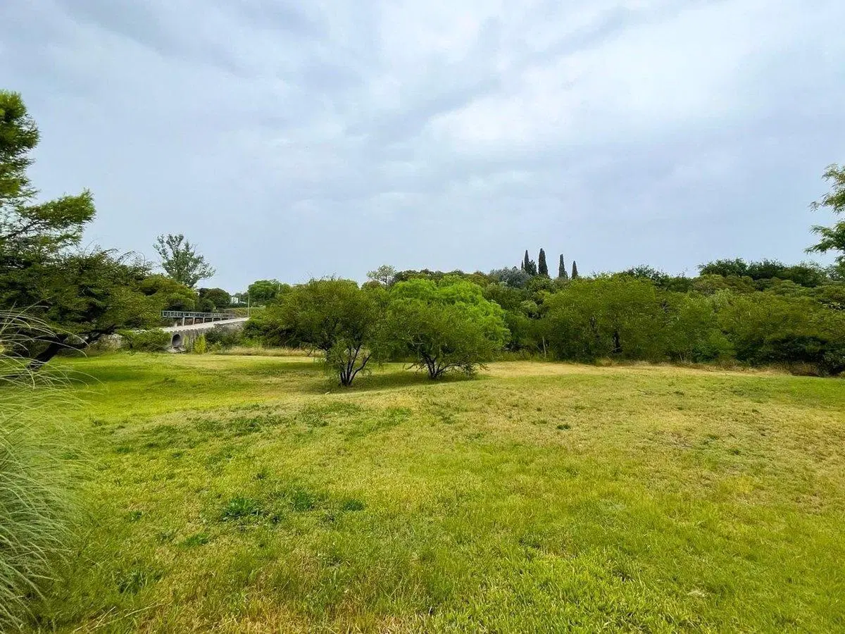 Casona con gran terreno en Libertador San Martin 3