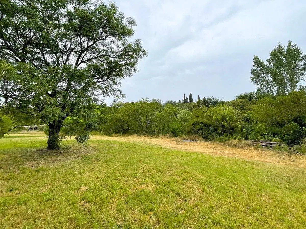 Casona con gran terreno en Libertador San Martin 4