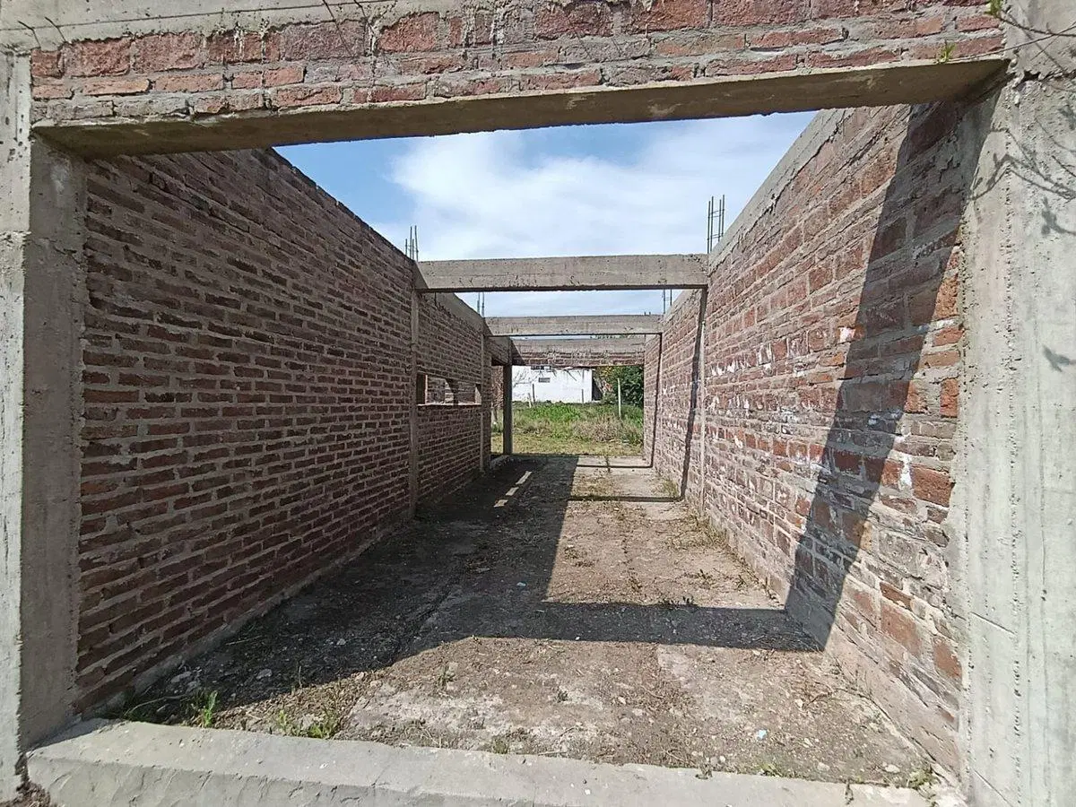 Casa en construcción en lote de 300m. San Benito 5