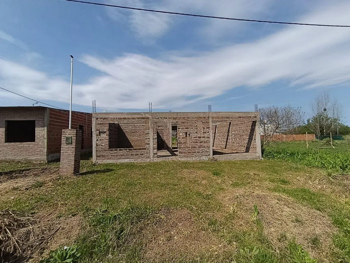 Casa en construcción en lote de 300m. San Benito 3