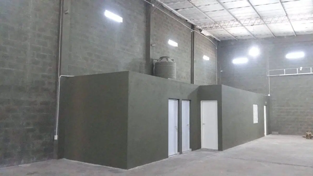 Galpón de 721 m² con oficina, a pasos de Newbery 4