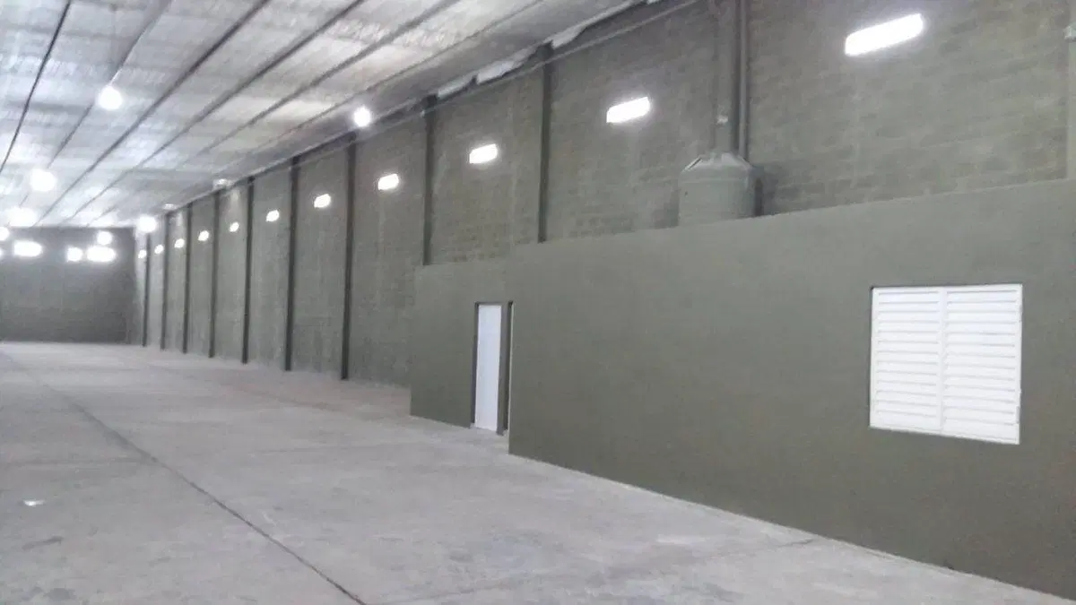 Galpón de 721 m² con oficina, a pasos de Newbery 5