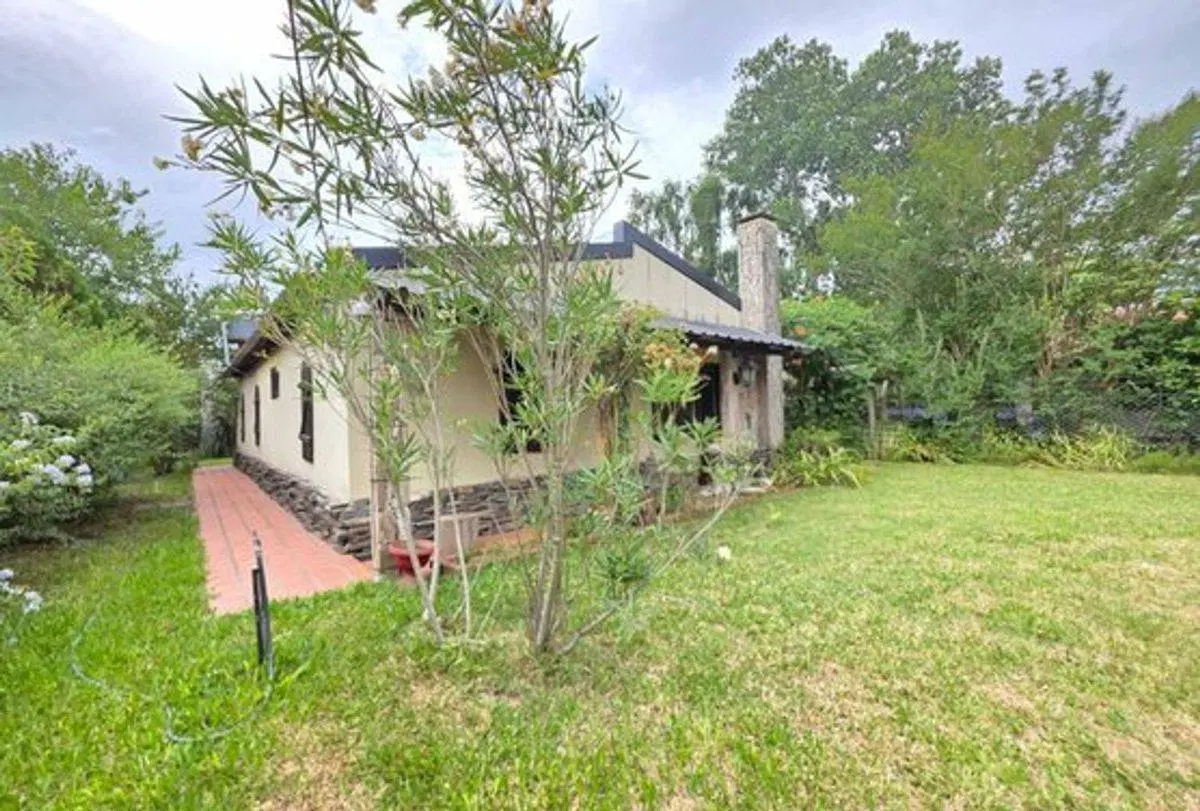 Casa 2 dormitorios y gran terreno, Gral. Belgrano 2
