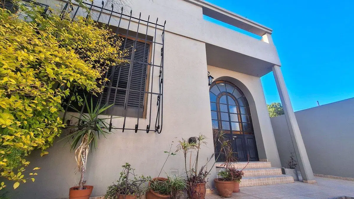 Casa de estilo, 3 dormitorios, apta crédito 2