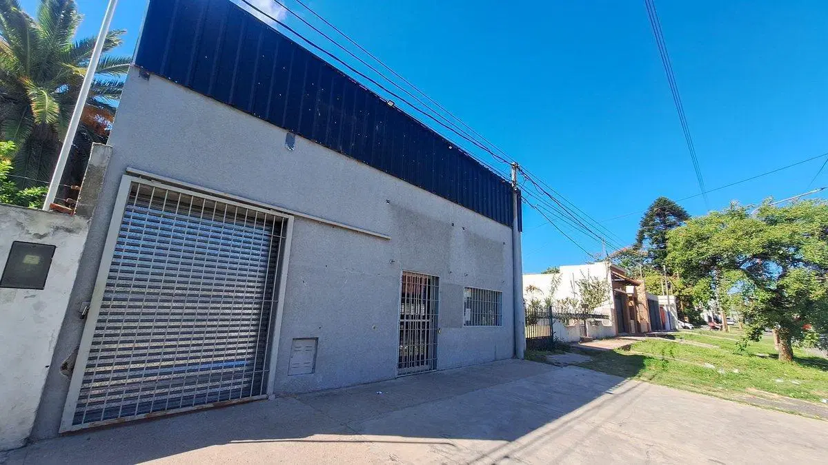 Excelente galpón sobre avenida, Paraná 3