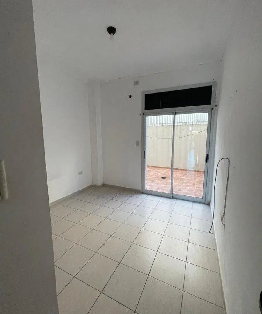 Depto 1 dormitorio c/patio zona Zanni y Almafuerte 4