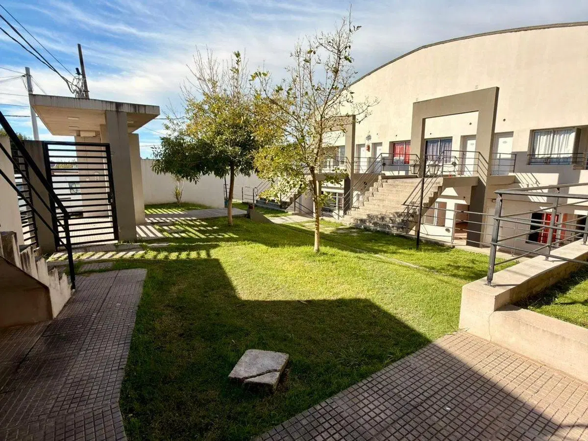 Departamento 2 Dormitorios de 52m2 c/patio, Paraná 3