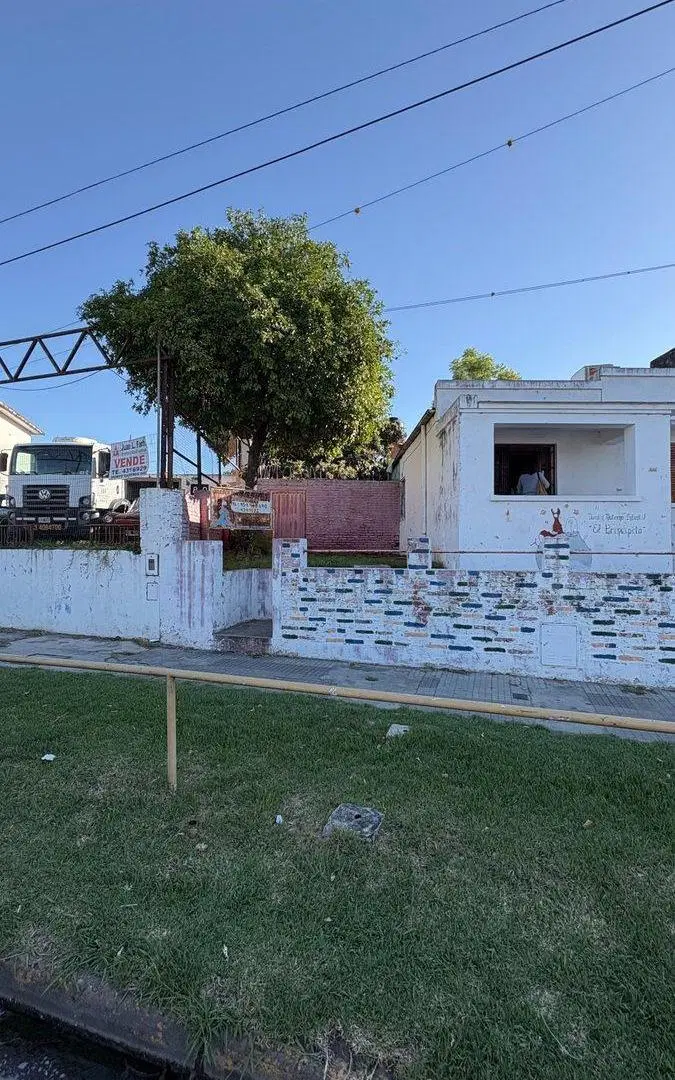 Casa o gran terreno comercial Almafuerte y Artigas 3