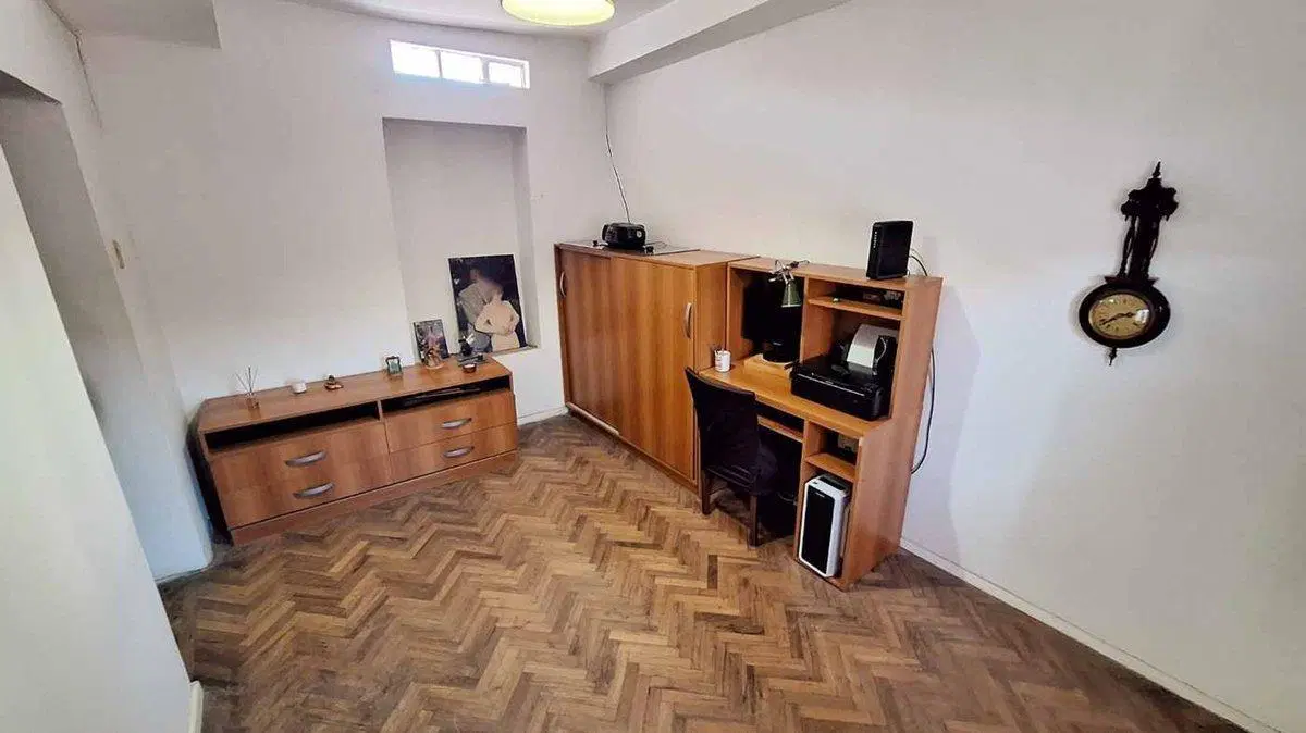 Venta: espacioso, con patio y cochera propia 3