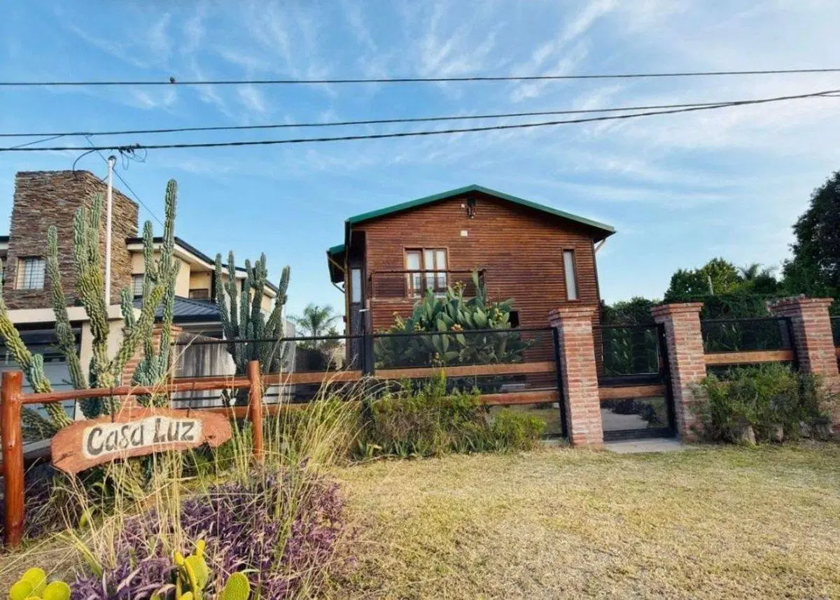 Casa 4 dormitorios en Las Acacias, acepta permuta 4