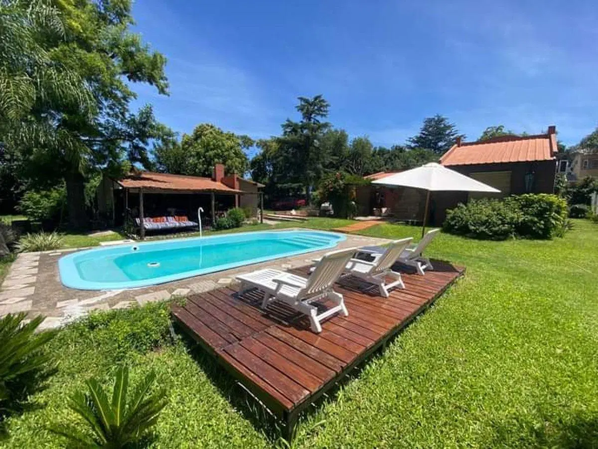 Casa 3 dormitorios, pileta y gran jardín, Victoria 5