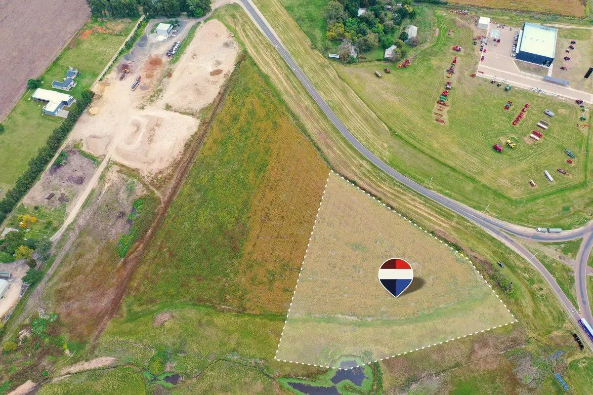 Terreno estratégico de 1,5ha en rotonda de Crespo 2