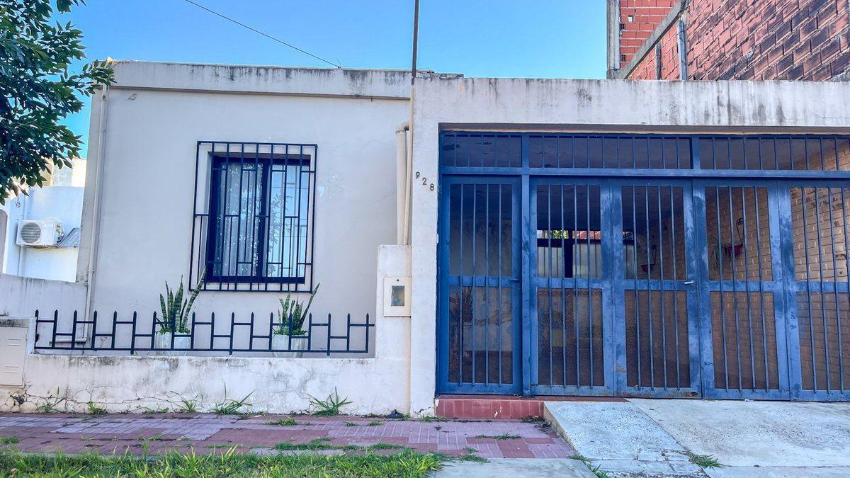 Casa 3 dormitorios, patio y quincho zona hipódromo
