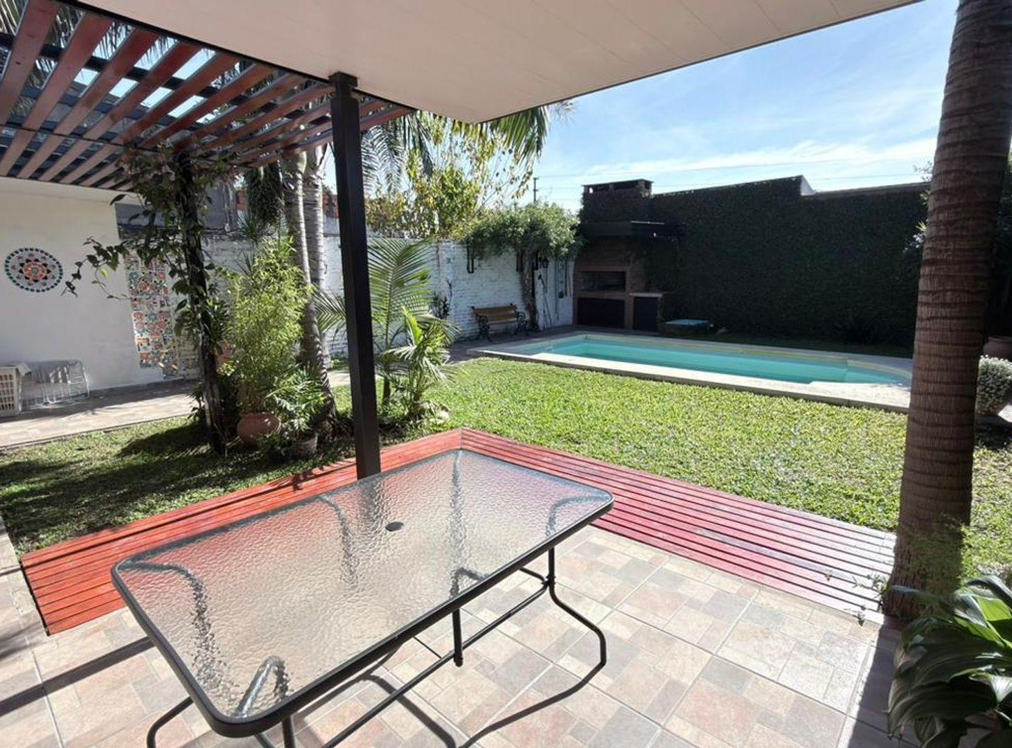 Foto de Casa 3 dormitorios, cochera, patio y pileta Paraná, imagen 2