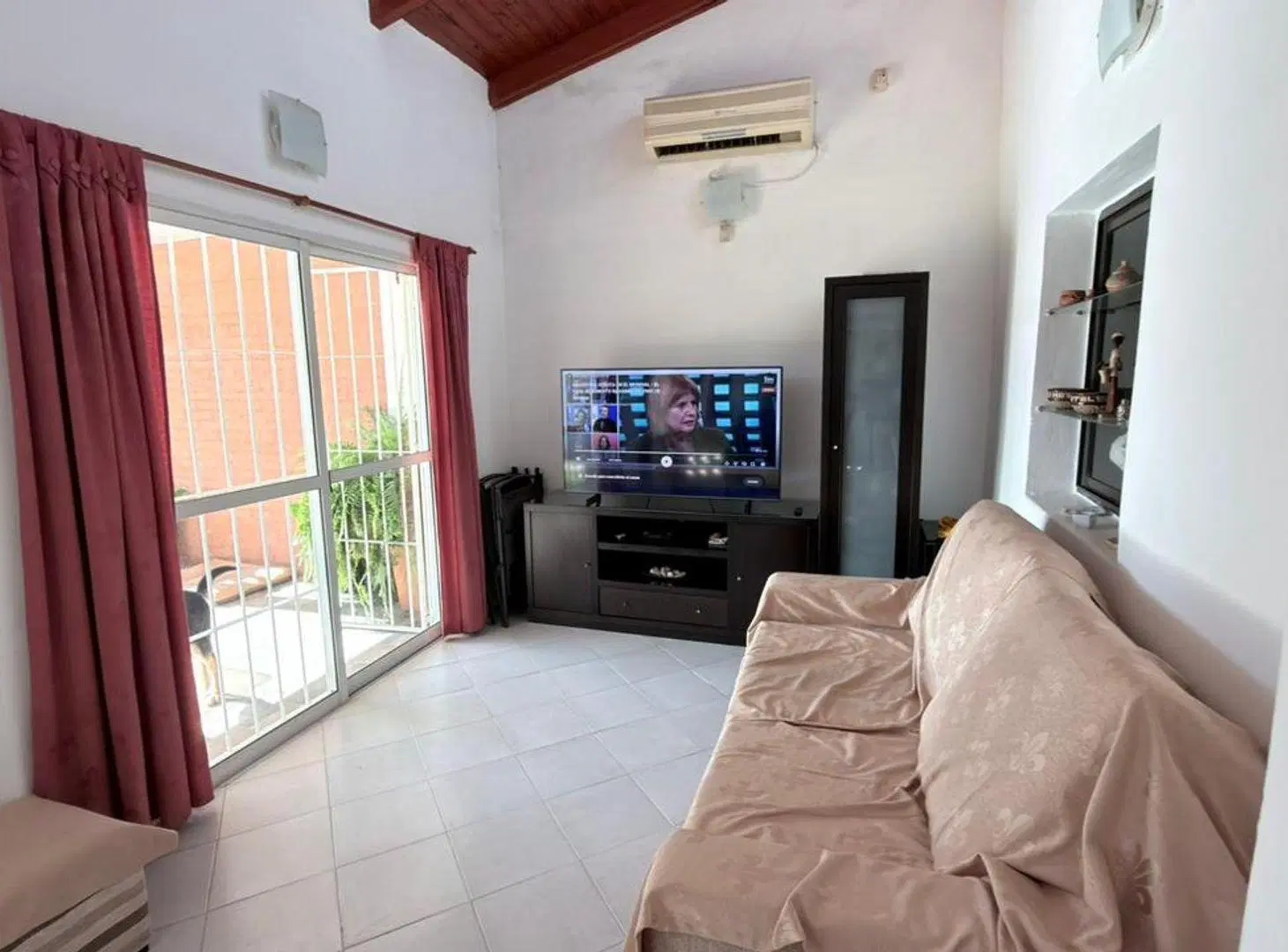 Casa 3 dormitorios, cochera, patio y pileta Paraná 4