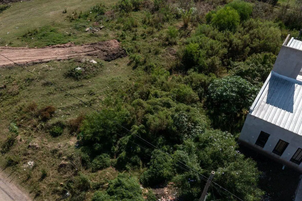 Terreno zona en desarrollo, Paraná. A desmalezar 2